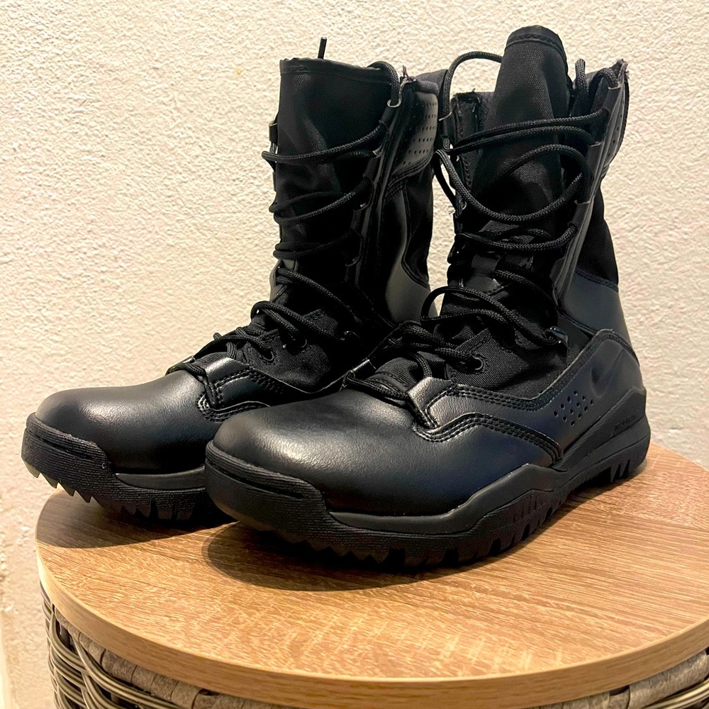 Nike Military boots MENS size 6.5